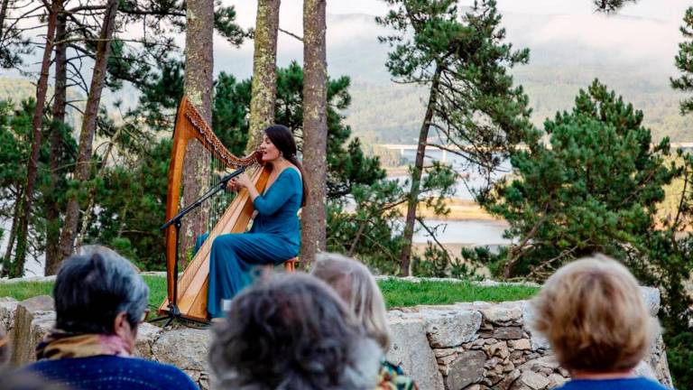 $!La música de L’Espluga de Francolí durante su actuación. FOTO: Noia Harp Fest