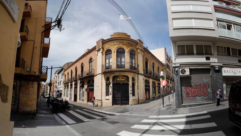 El edificio de la Cooperativa, donde, hasta hace días, estaba la sede del Casal. Foto: Pere Ferré