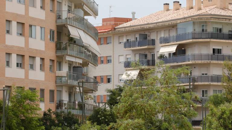 Conjunto de balcones en una calle de la ciudad de Tarragona. Foto: Pere Ferré