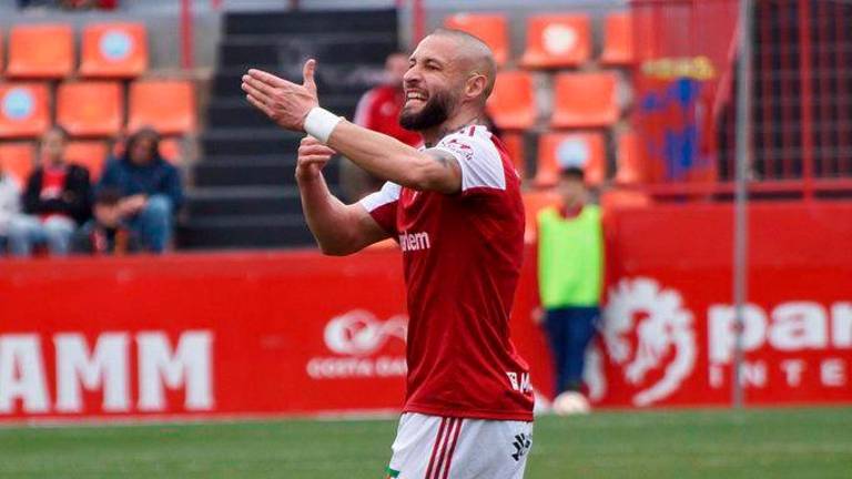 David Juncà, sobre el verde del Nou estadi. Foto: Nàstic de Tarragona
