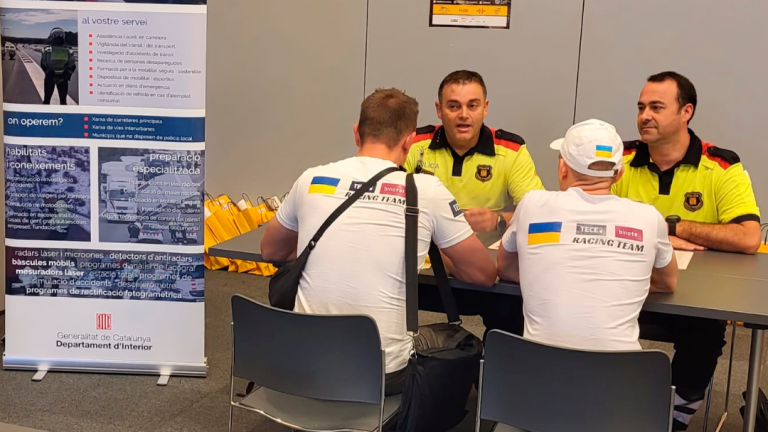 Mossos advierte a los equipos del Rally de la conducción segura entre tramos de competición
