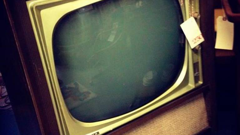 Un aparell de televisió Motorla ‘vintage’. Foto: Paris on Ponce &amp; Le Maison Rouge (CC by 2.0)