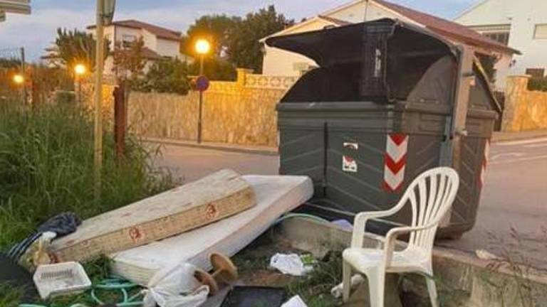 La recogida de la basura en Creixell se convierte en una pesadilla