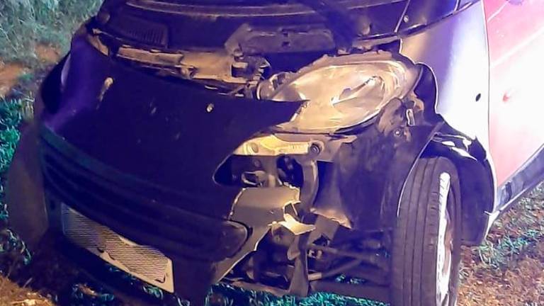 El vehículo accidentado que llevaba la conductora imputada. FOTO: cedida