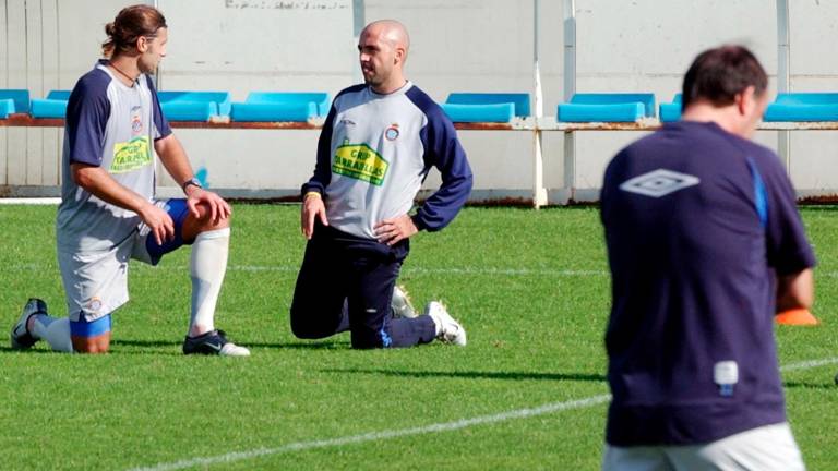 Pochettino e Iván de la Peña en un entrenamiento con el Espanyol. foto: efe