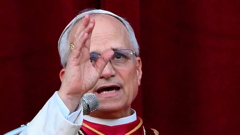 El papa León XIV saluda a los asistentes. Foto: EFE