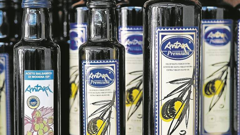 Aceite de la marca Antara, también vendido en botellas de vidrio. Foto: Fabian Acidres.