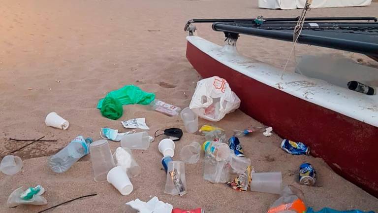 $!El vandalismo en las playas de El Vendrell se ceba con las barcas de los varaderos en la arena
