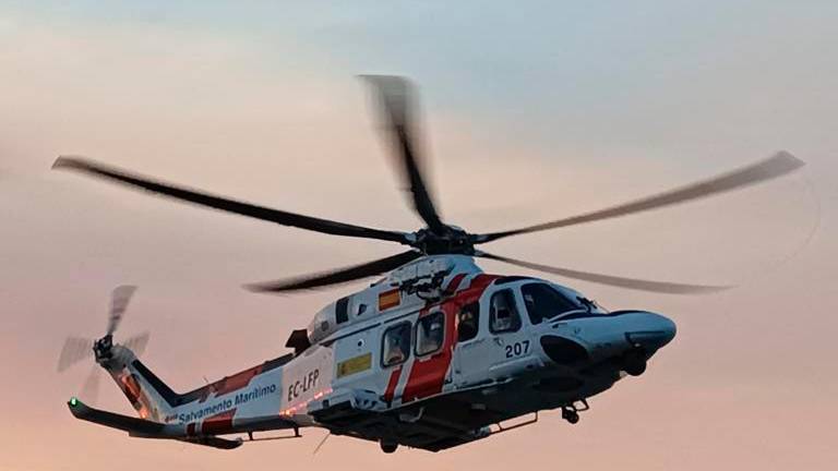 El helicóptero de Salvamento Marítimo Helimer 221 ha participado en las dos búsquedas.