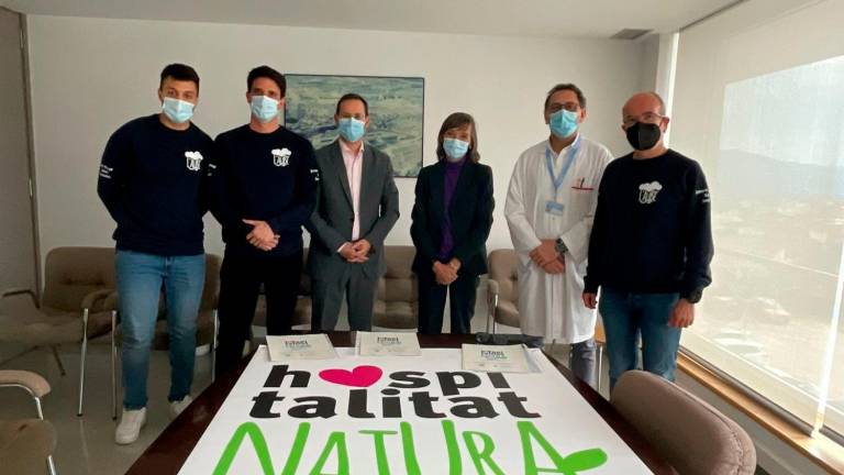 Representantes de las instituciones que han firmado el convenio ‘Hospitalitat i Natura’. Foto: Cedida