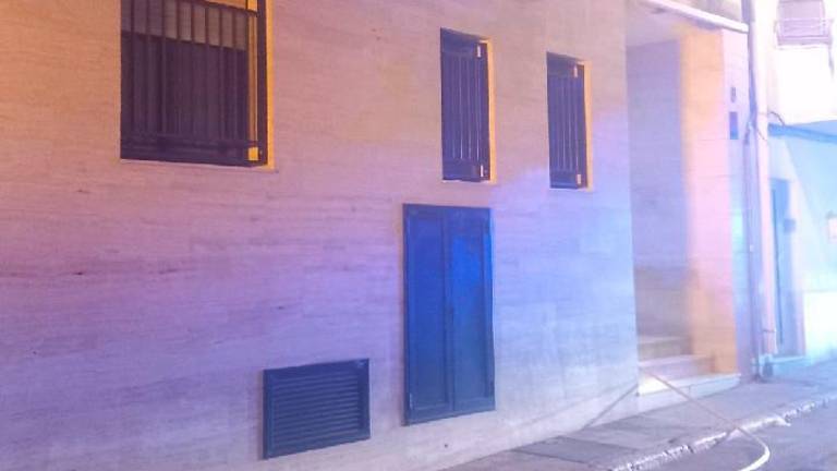 Imagen de la vivienda de La Ràpita donde tuvo lugar el incendio. Foto: Bombers
