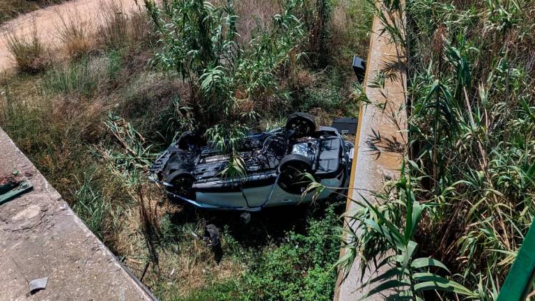 $!La Guàrdia Urbana de Tarragona investigará el accidente para dar con las causas. Foto: Àngel Ullate
