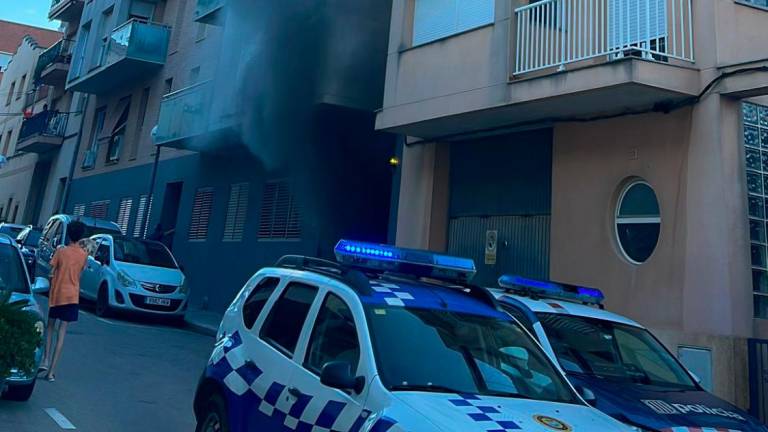 El humo saliendo del edificio. Foto: DT