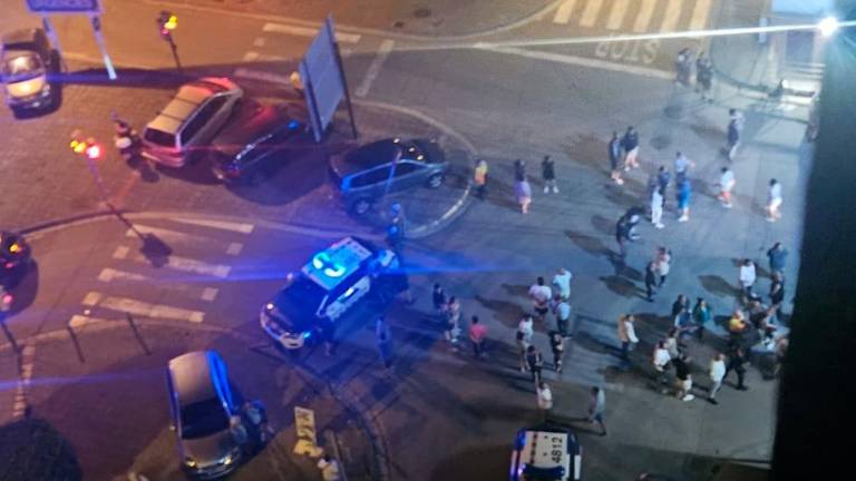 Las fuerzas policiales actuando en el lugar de los hechos. Foto: ACN