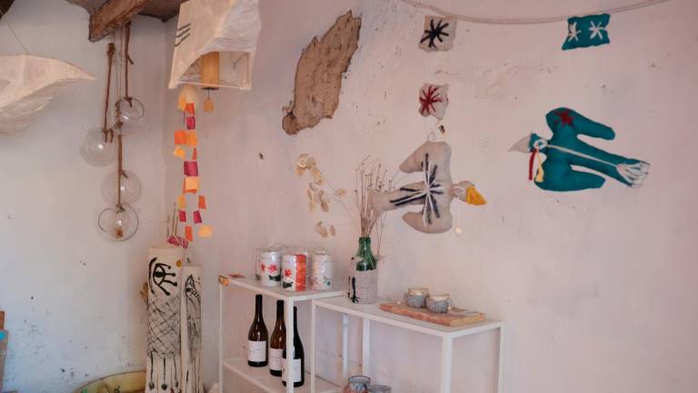 La botiga de l’artista Marina Durany es troba al petit nucli de Masarbonès, a la comarca del Baix Penedès. Foto: Roser Urgell