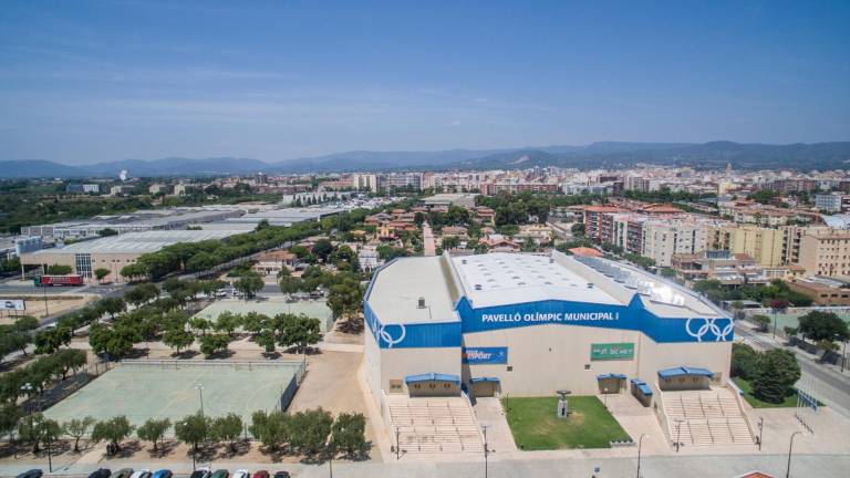 El Centre Aquàtic i de Fitness debía edificarse en el solar a la izquierda del Pavelló Olímpic Municipal. FOTO: CEDIDA