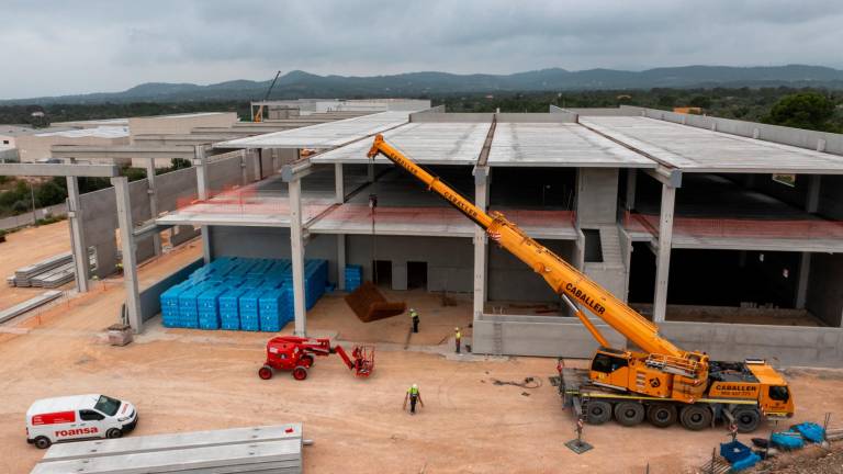 Obras de construcción de la nueva fábrica de Balfegó en L’Ametlla de Mar. Foto: Cedida