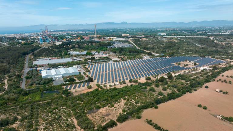 Vista aérea de la planta fotovoltaica. Foto: Cedida
