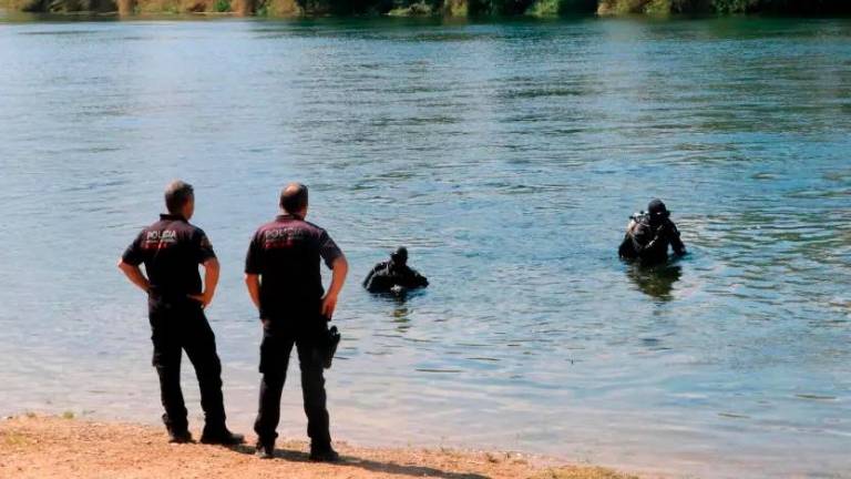 Imagen de archivo de la Unidad Subacuática de Mossos en un servicio en Miravet. Foto: ACN