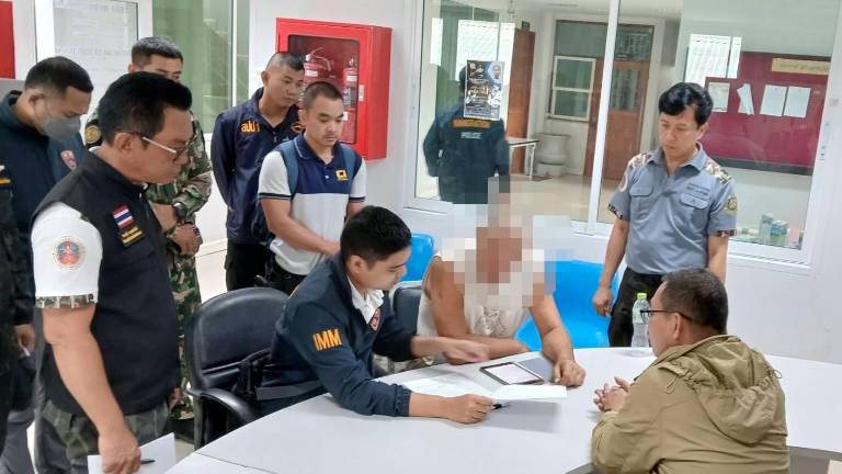 Dentro del santuario de animales de Cuesta, los agentes encontraron un total de diez animales de fauna silvestre protegida (nueve nutrias de uñas pequeñas y una pitón pico de pato) “sin ninguna documentación oficial que acredite su adquisición”. Foto: EFE