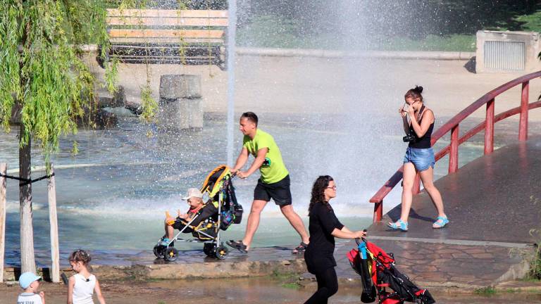 Las restricciones ponen en peligro la temporada estrella del turismo en Catalunya. Foto: DT