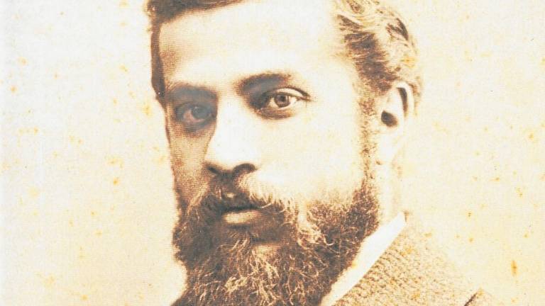Imagen de un joven Antoni Gaudí, coincidente con la época de la novela de Daniel Sánchez. Retrat d’un jove Antoni Gaudí l’any 1878.