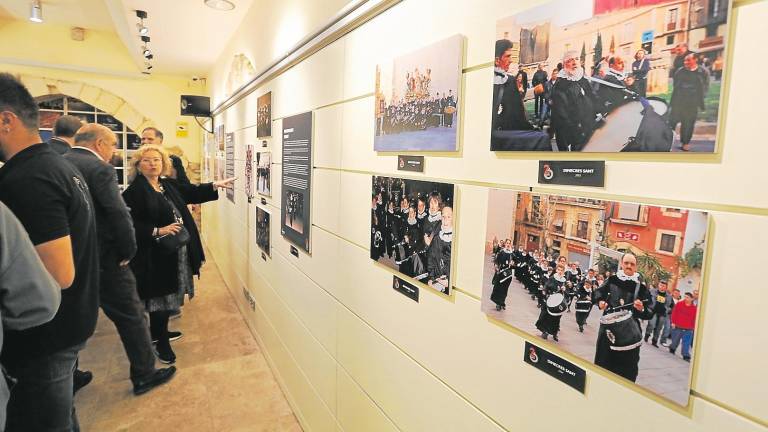 Algunas de las fotografías exhibidas en l’Espai Turisme de Tarragona. Foto: Pere Ferré