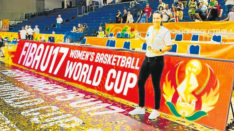 Cristina Adillón ha sido la fisioterapeuta de la selección española sub17, plata en el Mundial de baloncesto. Foto: Cedida