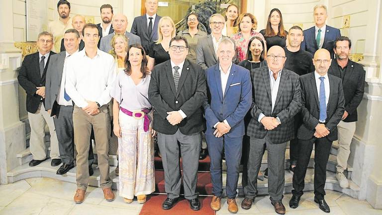 Els integrants del nou ple de la Cambra de Tortosa. FOTO: cedida