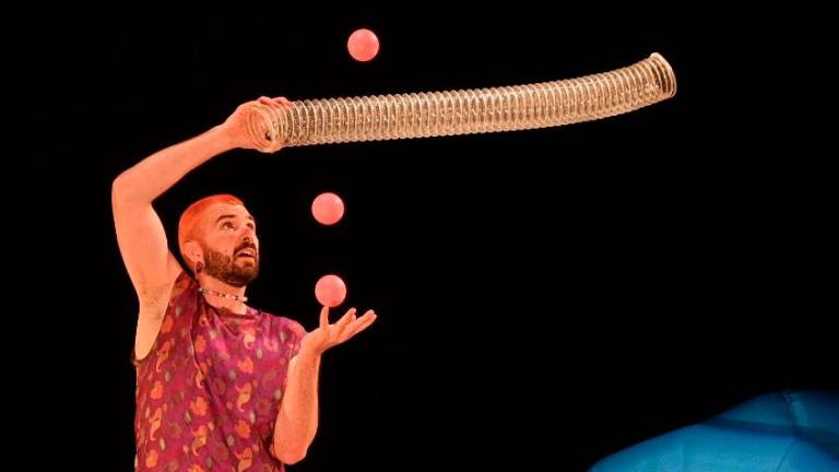 Interpretación de ‘Rollercoaster, del artista Wes Peden, ayer en el Teatre Bartrina. Foto: Alfredo González
