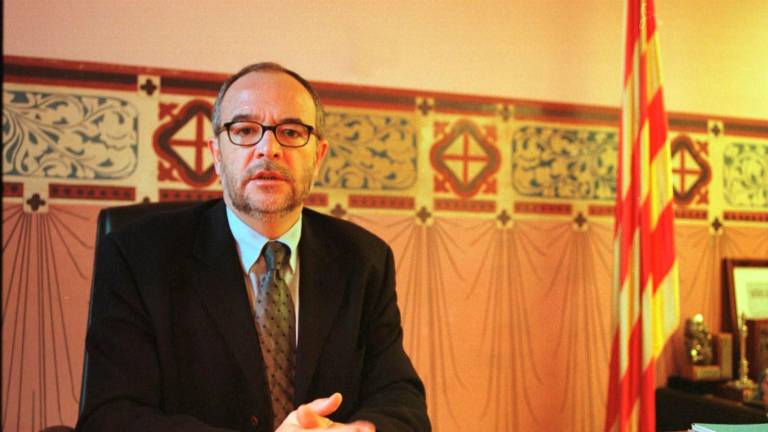 Rius, en su despacho de conseller en 1999. Foto: Martí Escuder/DT