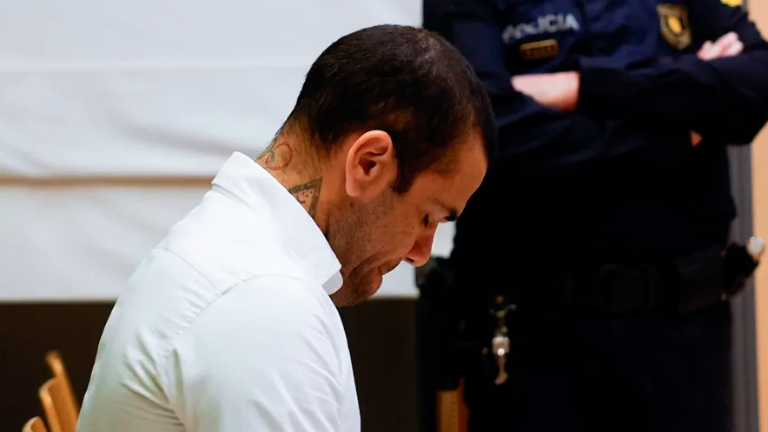 Danii Alves siendo juzgado en una imagen de archivo. Foto: EFE