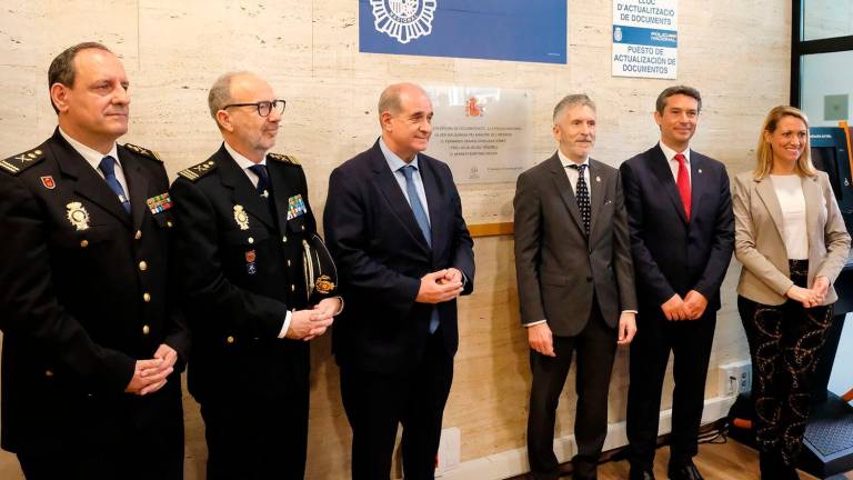 El ministro Grande-Marlaska inaugura la Unidad de Documentación de la Policía Nacional en El Vendrell