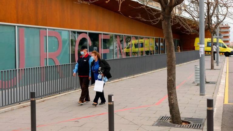 Actualmente hay 105 personas que requieren atención hospitalaria en Tarragona. Foto: Àngel Ullate