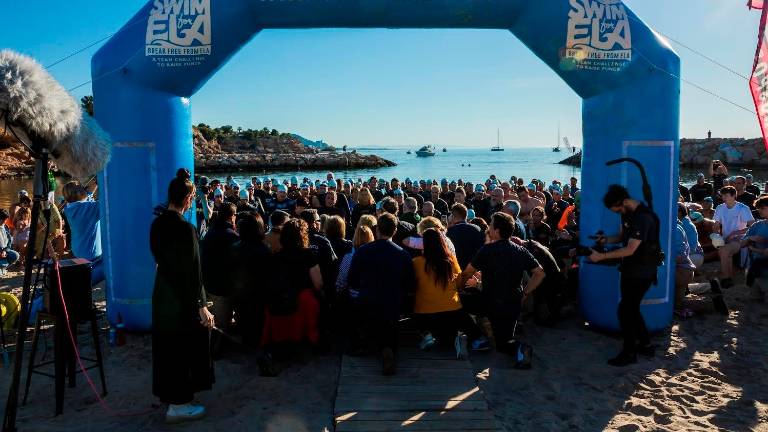 Imagen de la grabación del documental ‘Swim for ELA’. foto: swim for ela