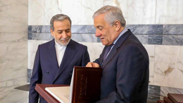 El ministro iraní de Exteriores, Abás Araqchí (i), y su homólogo italiano, Antonio Tajani, durante un encuentro en Roma. Foto: EFE