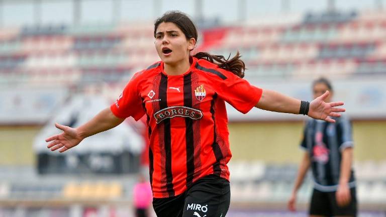 Carme Cendra celebra uno de sus goles. Anotó un hat trick ante el Porqueres. Foto: Xavi Guix