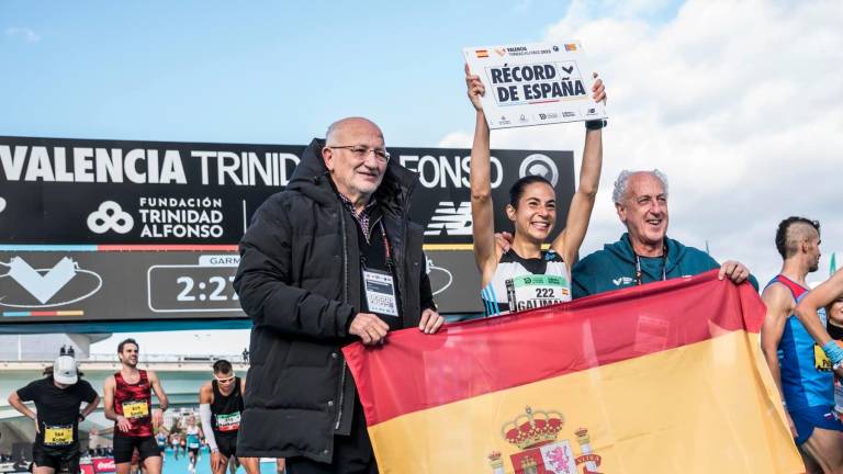 Marta Galimany celebra el récord de España de Maratón conseguido en Valencia el pasado domingo 4 de diciembre. FOTO: maratón de valencia