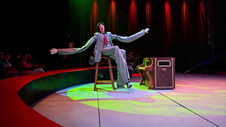 El Cabaret, que tuvo lugar en la carpa de la plaça Anton Borrell, marcó el final de este Trapezi. Foto: Alfredo González