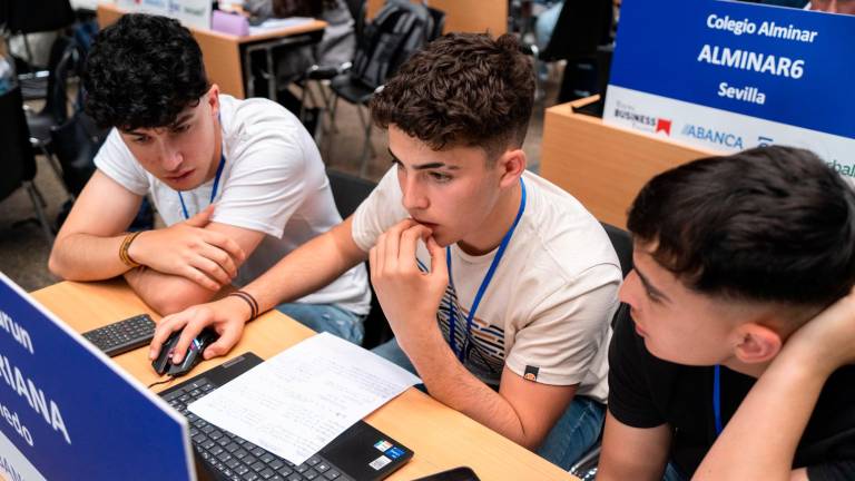 La majoria de professors valora molt positivament l’ús de simuladors com a ajuda per a poder preparar millor als seus alumnes. Foto: Cedida