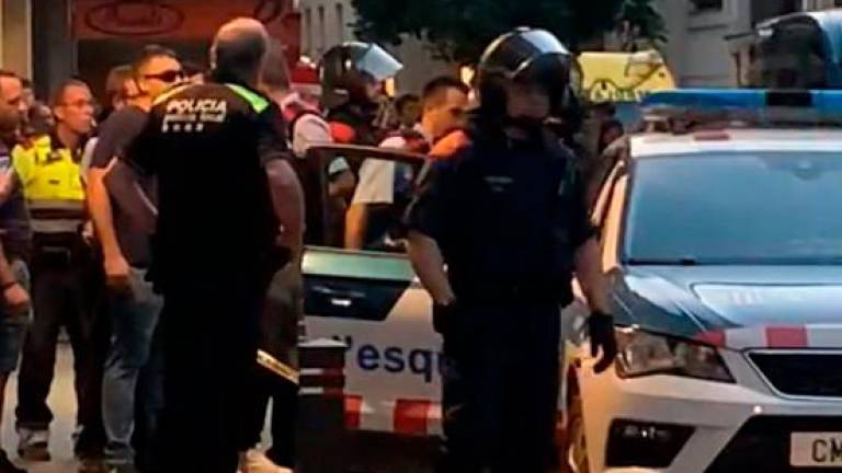 Libertad para uno de los dos autores de quemar un coche de la Policía Local de Valls