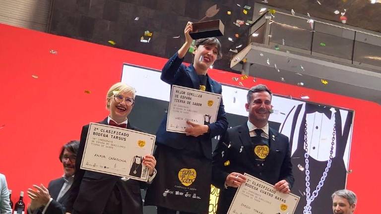 Des de l’esquerra, Casabona, Cortizas i Tornel, al podi dels tres millors sommeliers d’Espanya. Foto: EFE