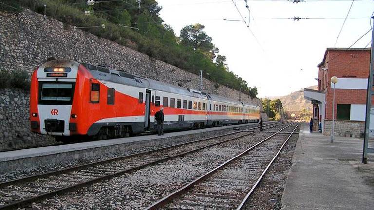 Imagen de archivo de un tren en la estación de La Pobla de Massaluca. Foto: trenscat.com