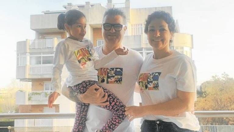 Vanessa Altès y Pedro Aguilar y su hija, Carlota. Foto: cedida