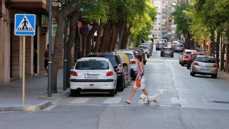 El establecimiento atracado se encuentra en la calle Rovira i Virgili. Foto: Pere Ferré/DT