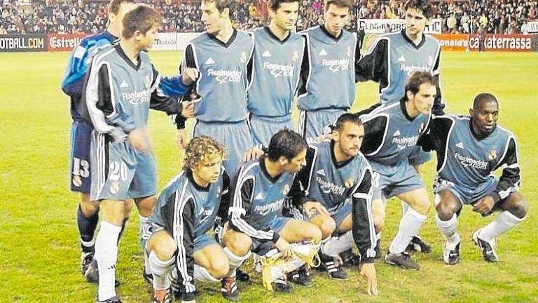 $!Alineació del Madrid al Nou Estadi el 12 de desembre del 2001. FOTO: Juan Andrés Olmo