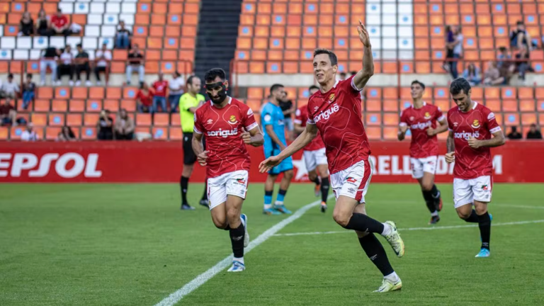 Guillermo Fernández celebra un gol en el Nou Estadi. Foto: Nàstic