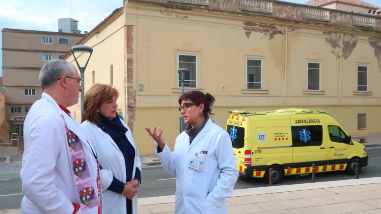 Membres del sindicat CGT del Pius Hospital de Valls durant la roda de premsa ahir. Foto: Roser Urgell