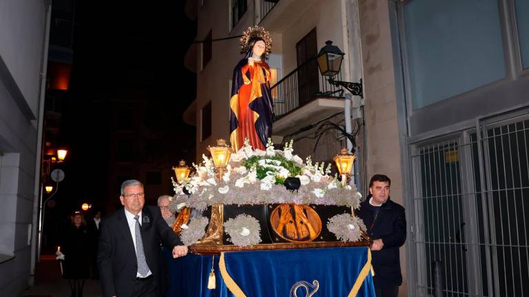 La Mare de Déu de la Soledat tancava la processó del Divendres Sant al Vendrell. Foto: Roser Urgell