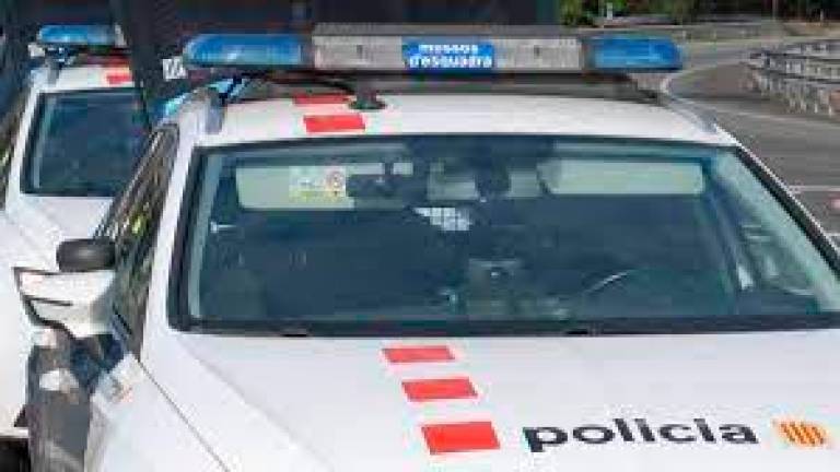Mossos sigue buscando al ladrón que huyó en su coche el pasado viernes. FOTO: CME